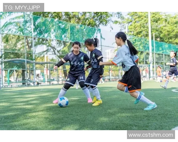 足球明星献爱心送温暖 穿上梦想的衣服助力公益行动